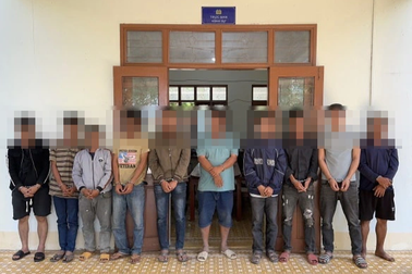 Triệt phá 2 vụ đánh bạc tại chòi rẫy và nhà bếp, tạm giữ 17 người