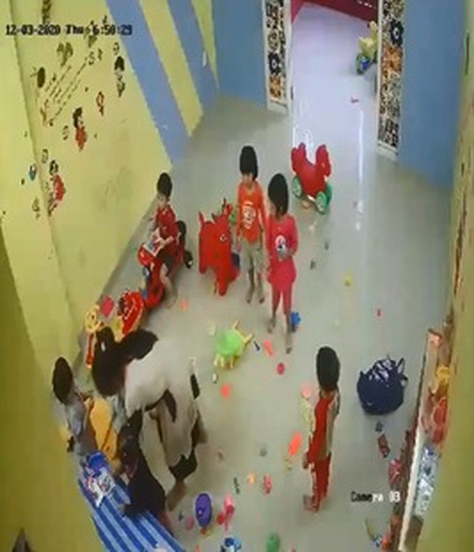 Chủ nhà trẻ ở Nha Trang đánh học sinh mầm non đối mặt mức phạt nào? - 1 Chủ nhà trẻ ở Nha Trang đánh học sinh mầm non đối mặt mức phạt nào? - 1
