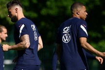 Mbappe: "Tôi tập trung cho đội tuyển Pháp, đã quên chuyện của Giroud"