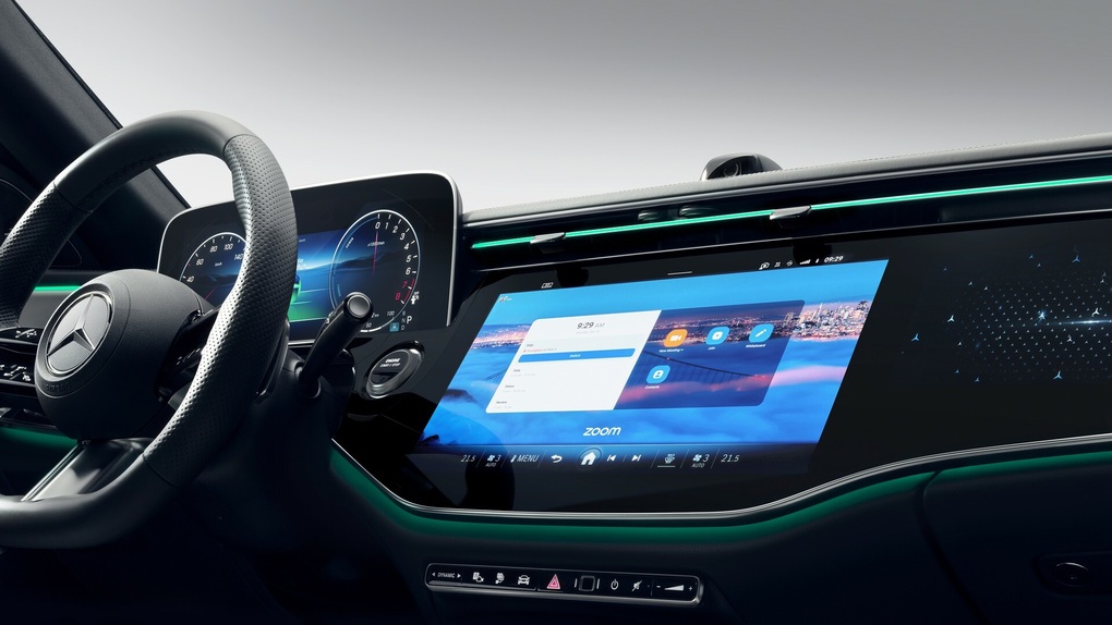 E-Class 2024 có màn hình cực lớn, tích hợp sẵn TikTok và camera tự sướng - 6 E-Class 2024 có màn hình cực lớn, tích hợp sẵn TikTok và camera tự sướng - 6