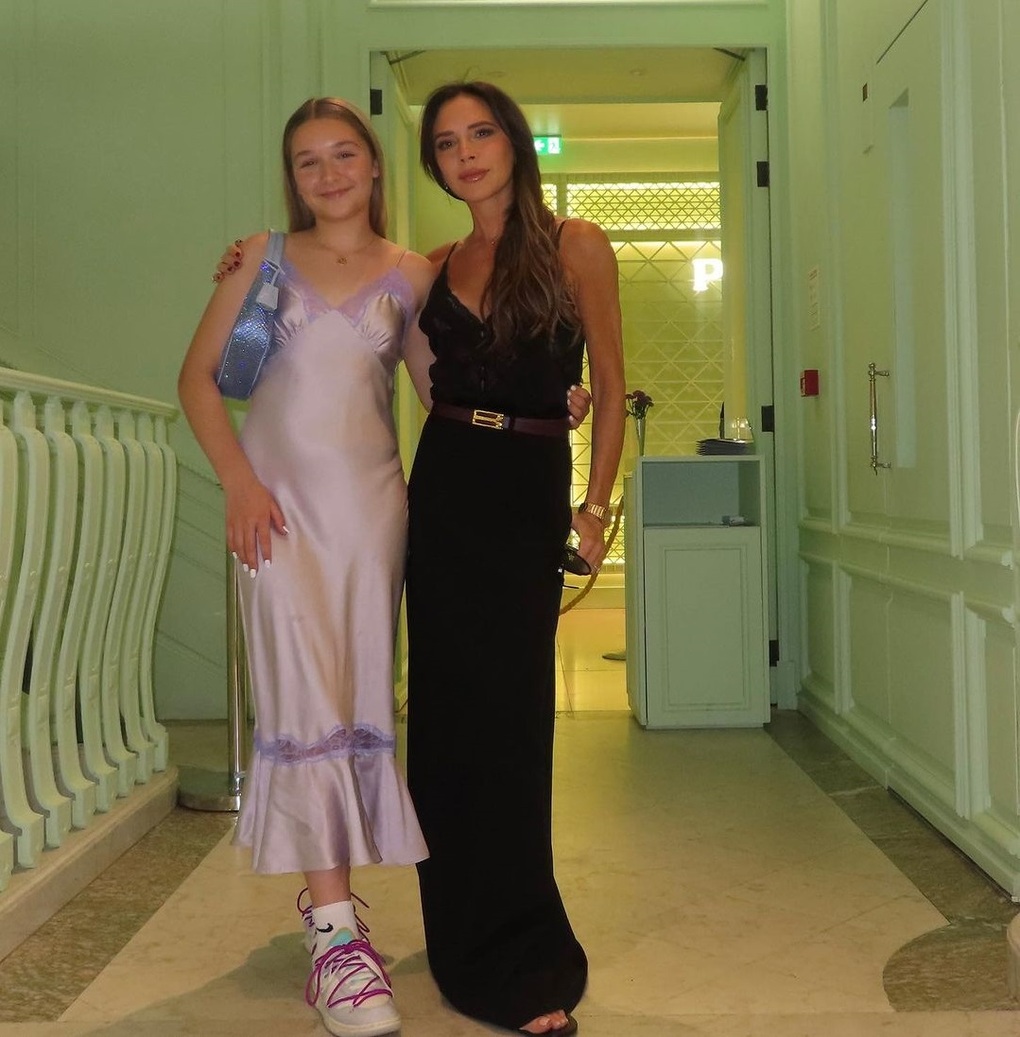 12 tuổi, Harper Beckham đã cao ngang mẹ - 2