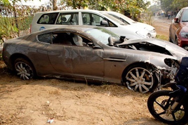 Vụ tai nạn kinh hoàng: Siêu xe tan nát thành sắt vụn ở Việt Nam