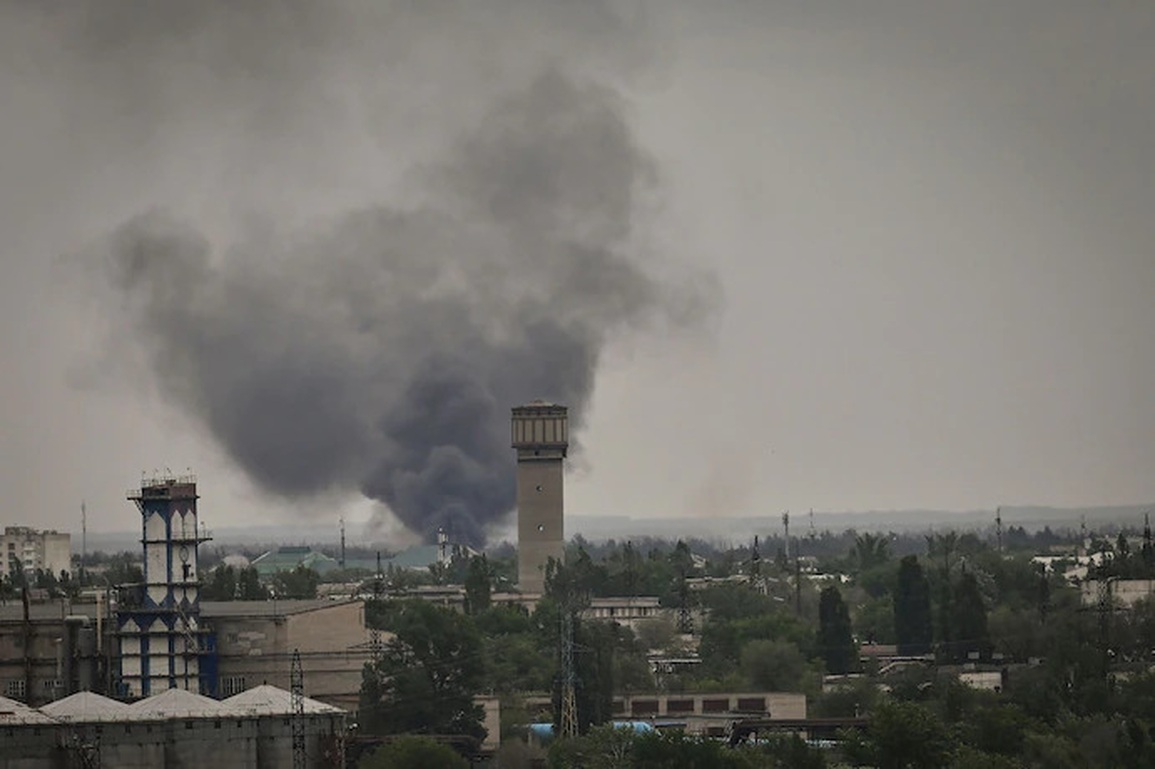 Nga dốc toàn lực phá phòng tuyến Lugansk, Ukraine thừa nhận khó khăn - 1 Nga dốc toàn lực phá phòng tuyến Lugansk, Ukraine thừa nhận khó khăn - 1