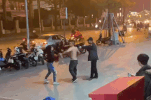 Tạm đình chỉ nhân viên bảo vệ đấm túi bụi một phụ nữ