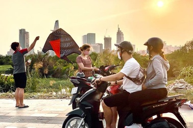 Thủ tướng: Chấn chỉnh việc lơi lỏng cách ly xã hội, đường phố đông đúc