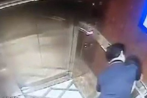 VKSND tối cao: Xem xét hành vi của cựu cán bộ ngành "vồ" bé gái trong thang máy