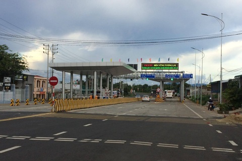 Nâng cấp 19 km đường, lập... 2 trạm thu phí (!)