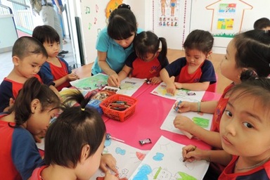 Thành phố văn minh mà trẻ bị bạo hành, không có chỗ học!