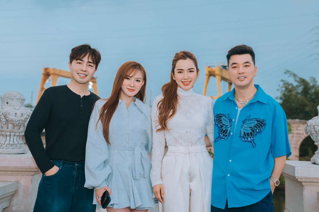 Thu Thủy tái hợp Ưng Hoàng Phúc sau 23 năm, hé lộ mối quan hệ 2 gia đình - 2 Thu Thủy tái hợp Ưng Hoàng Phúc sau 23 năm, hé lộ mối quan hệ 2 gia đình - 2