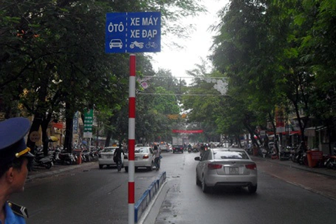 "Lịch sử" 17 năm thí điểm phân làn giao thông ở Hà Nội
