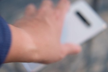 Trải nghiệm thực tế tính năng sạc ngược không dây của Galaxy S10+ để sạc pin cho thiết bị khác