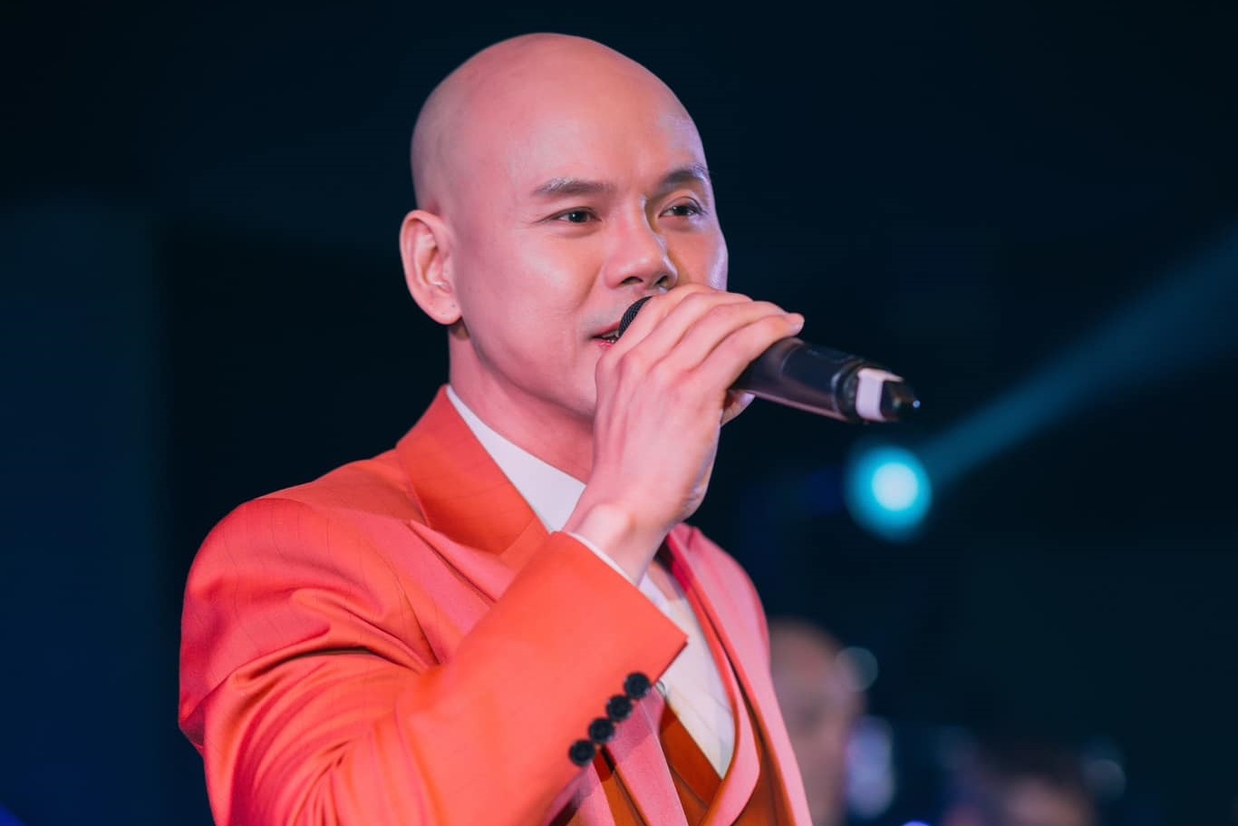 Thực hư Phan Đinh Tùng "sống khỏe cả đời" nhờ bài hát chúc mừng sinh nhật