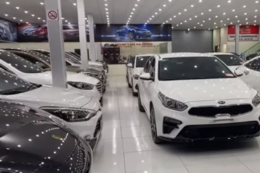 Thị trường ô tô cũ cuối năm tăng ưu đãi, gồng mình giữ giá