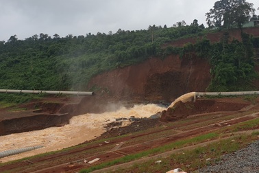Nước ngập nhà máy thuỷ điện, nhiều công nhân may mắn thoát chết