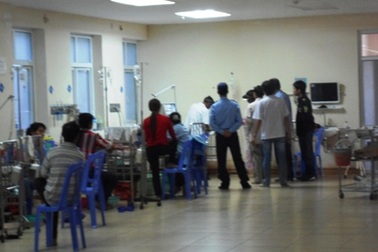 Cháu bé 10 tháng tuổi tử vong, người nhà “vây” bệnh viện