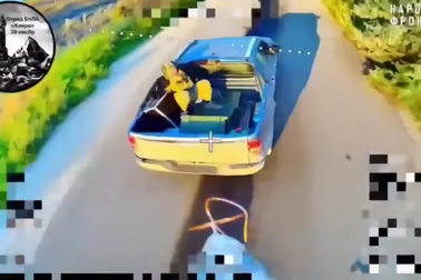 UAV FPV Nga tấn công xe chở lính Ukraine tại Pokrovsk gây thương vong