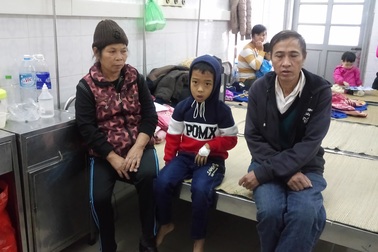 Xót thương cậu bé 7 tuổi mắc bệnh tan máu bẩm sinh, mẹ bị câm điếc