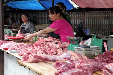 “Bó tay” với chiêu thổi giá của thương lái