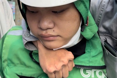 Lộ chân tướng nam sinh viên mặc áo Grab khi tham gia nhóm kín