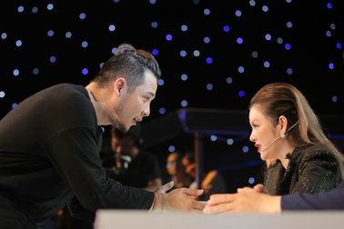 “Người tình” của Hoa hậu chuyển giới Hương Giang trổ tài ảo thuật