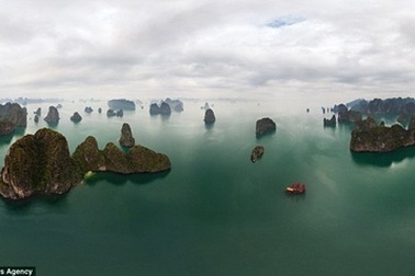 Vịnh Hạ Long đẹp mê hồn với góc chụp toàn cảnh từ trên cao