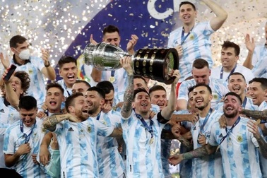 "Kể cả vô địch World Cup 4 lần, Messi vẫn kém Maradona"