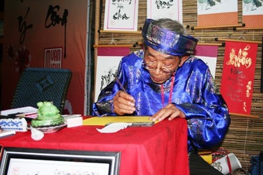 Nhộn nhịp phố ông đồ Sài Gòn