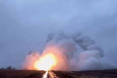 Pháo phản lực HIMARS của Ukraine khai hỏa nhằm mục tiêu Nga