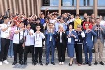 Học sinh Pháp chia sẻ khó khăn với bạn học Việt Nam vì bão lũ