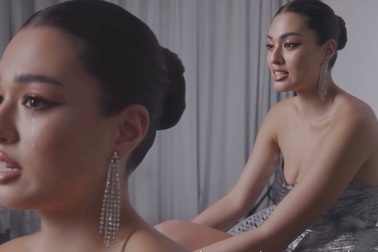 Hoa hậu Anchilee Scott-Kemmis trả lời phỏng vấn