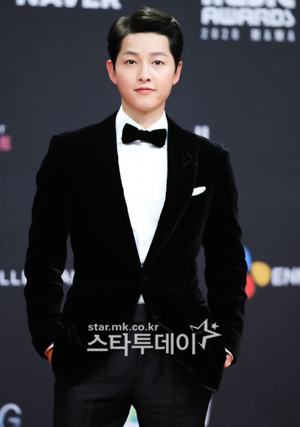 Song Joong Ki tái xuất phong độ, điển trai hơn 1 năm sau khi ly hôn - 1 Song Joong Ki tái xuất phong độ, điển trai hơn 1 năm sau khi ly hôn - 1