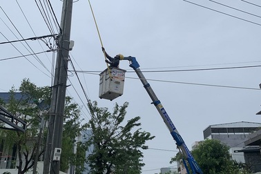 Ngành điện khắc phục các thiệt hại do cơn bão số 13 gây ra