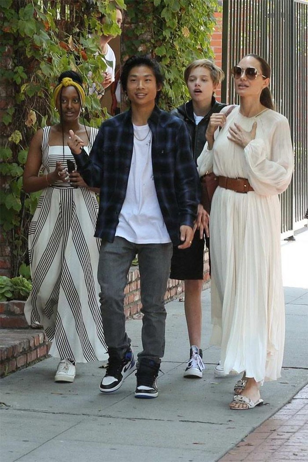 Cuộc sống của những người con nuôi gốc Việt trong showbiz quốc tế - 7 Cuộc sống của những người con nuôi gốc Việt trong showbiz quốc tế - 7