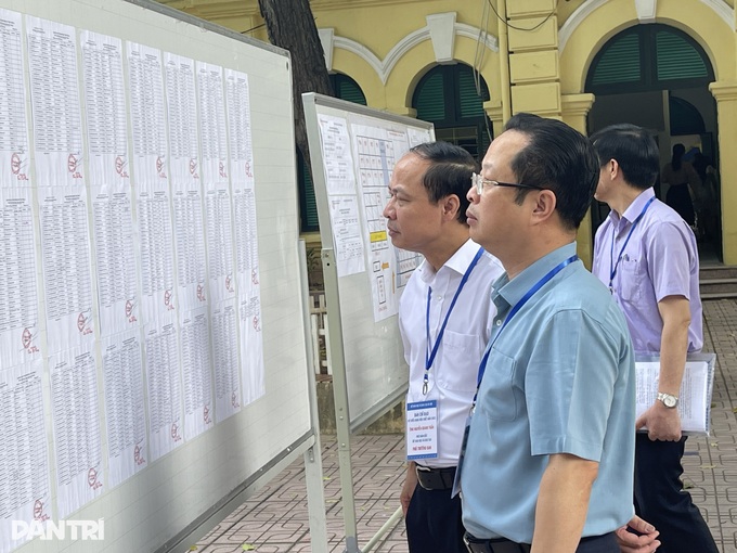 Gần 2 nghìn thí sinh dự thi viên chức giáo dục Hà Nội - 1