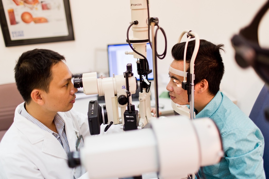 Điều trị cườm khô bằng tia laser giúp hồi phục thị lực nhanh - 1 Điều trị cườm khô bằng tia laser giúp hồi phục thị lực nhanh - 1