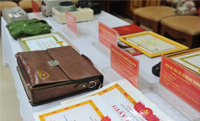 Hiện vật.jpg Hiện vật.jpg