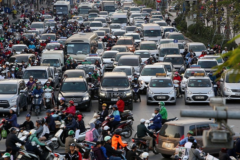 Vì sao ô tô nhập rộng cửa bứt phá, xe trong nước lại mắc kẹt? - 2 Vì sao ô tô nhập rộng cửa bứt phá, xe trong nước lại mắc kẹt? - 2
