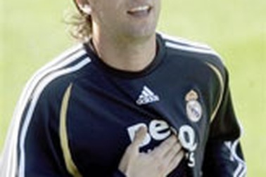 Real “bật đèn xanh” cho Cassano ra đi