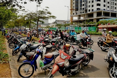 Người đàn ông nhảy cầu tự vẫn, giao thông rối loạn