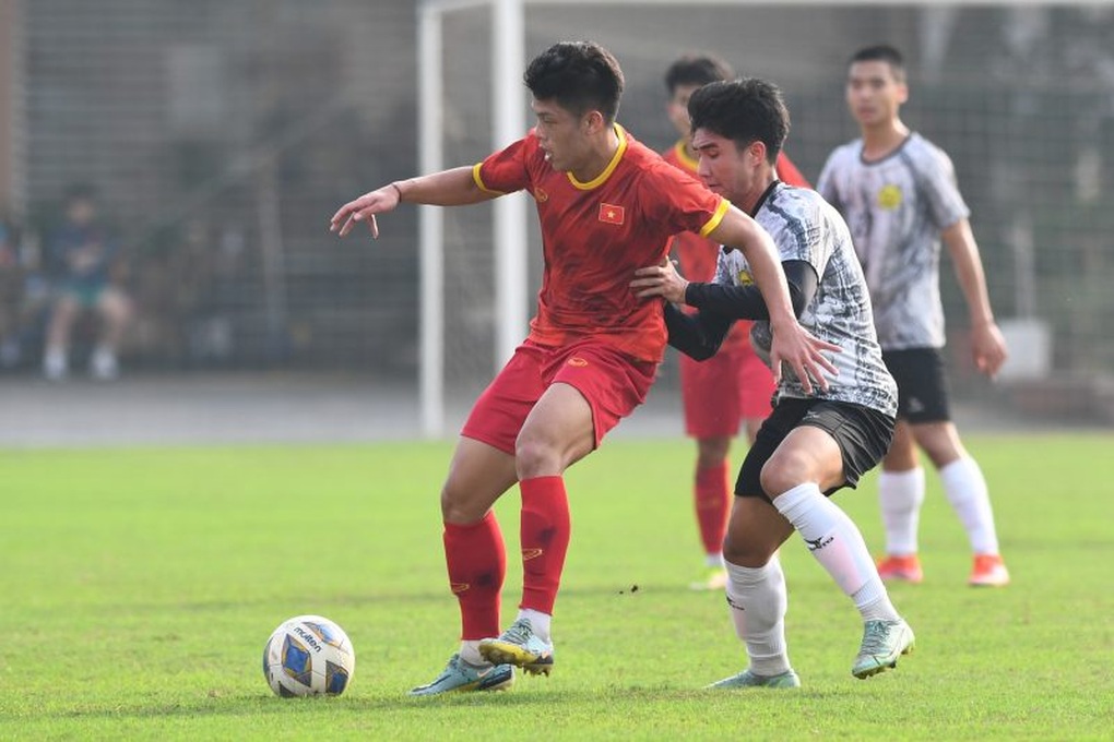 HLV Hoàng Anh Tuấn chốt danh sách U20 Việt Nam đi UAE - 1 HLV Hoàng Anh Tuấn chốt danh sách U20 Việt Nam đi UAE - 1