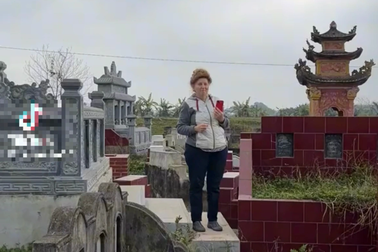 Khách Tây "lạc" vào nghĩa trang, tìm hiểu văn hóa mai táng của Việt Nam