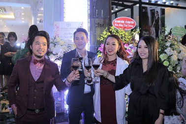 Ảnh đế Việt Nam Hứa Vĩ Văn xuất hiện tại sự kiện Murad & Hami beauty & Spa