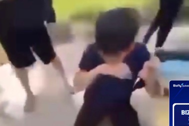 Vụ học sinh bị bắt liếm biển số xe ở Hà Nội: Sở Giáo dục vào cuộc