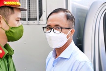 Dẫn giải dàn cựu lãnh đạo tỉnh Bình Dương hầu tòa