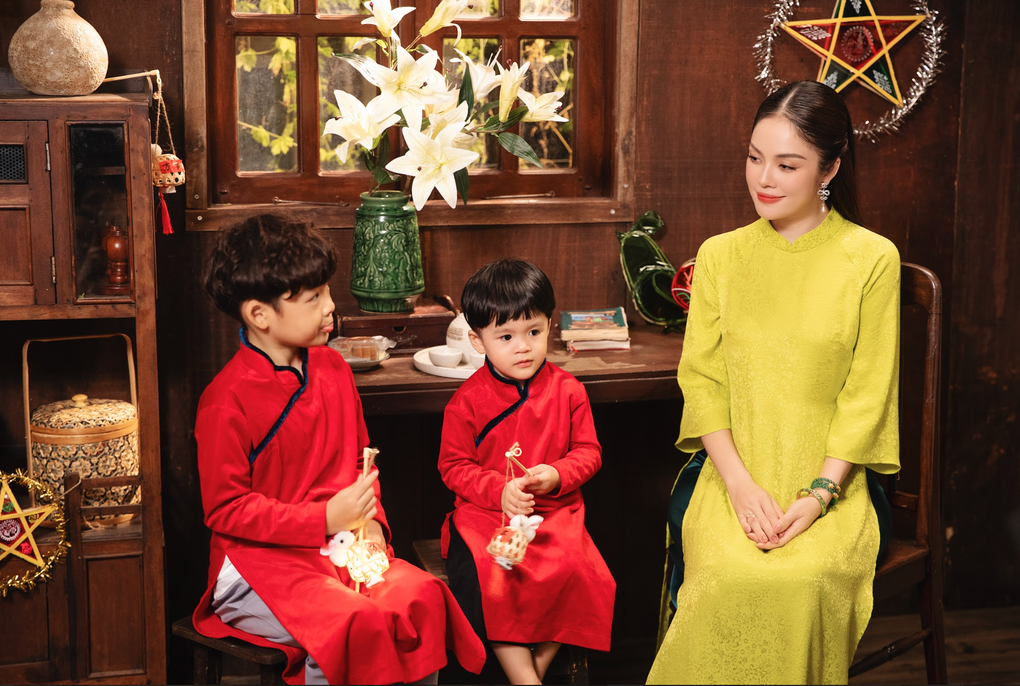 Dương Cẩm Lynh: Vì con, tôi làm việc với cường độ gấp 3-4 lần ngày xưa - 2 Dương Cẩm Lynh: Vì con, tôi làm việc với cường độ gấp 3-4 lần ngày xưa - 2