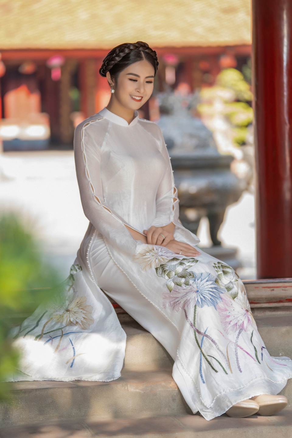 Hoa hậu Ngọc Hân mặc áo dài, dạo Văn Miếu ngày đầu năm - 18 Hoa hậu Ngọc Hân mặc áo dài, dạo Văn Miếu ngày đầu năm - 18
