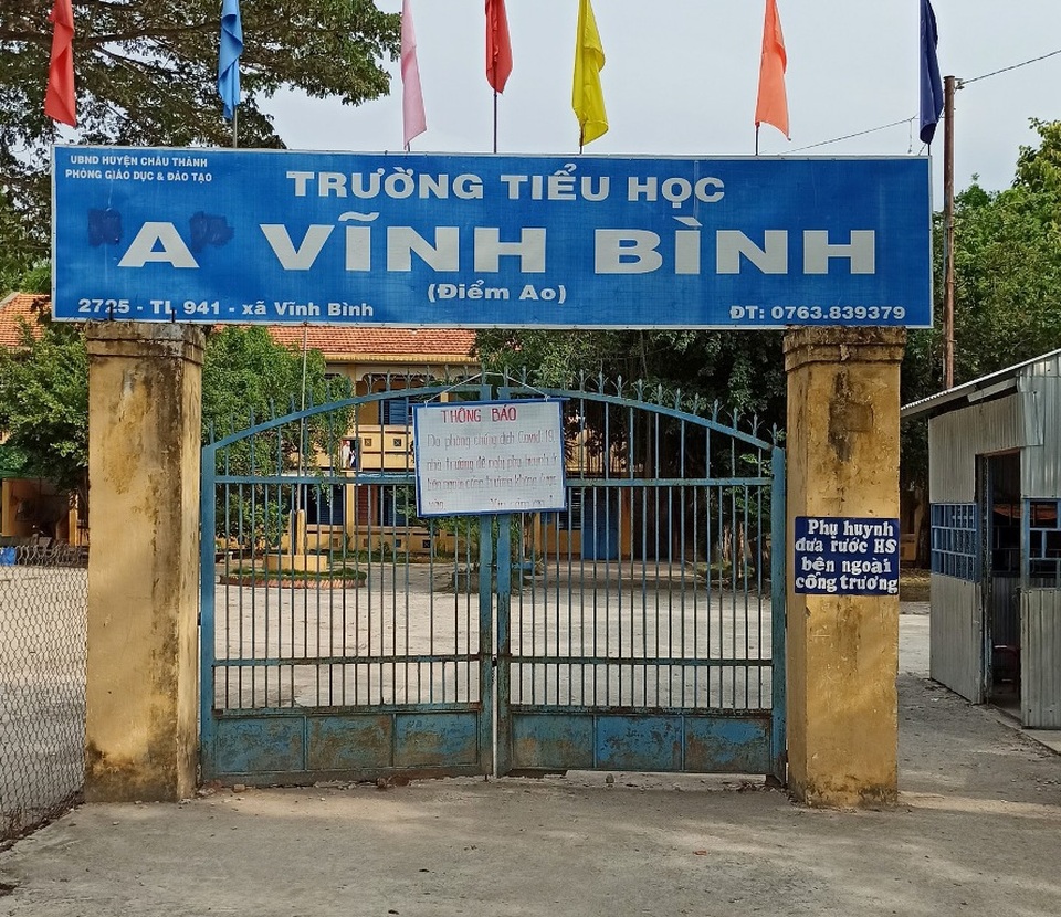 Từ Campuchia về, 2 học sinh đi học trở lại, 66 người bị cách ly - 1 Từ Campuchia về, 2 học sinh đi học trở lại, 66 người bị cách ly - 1