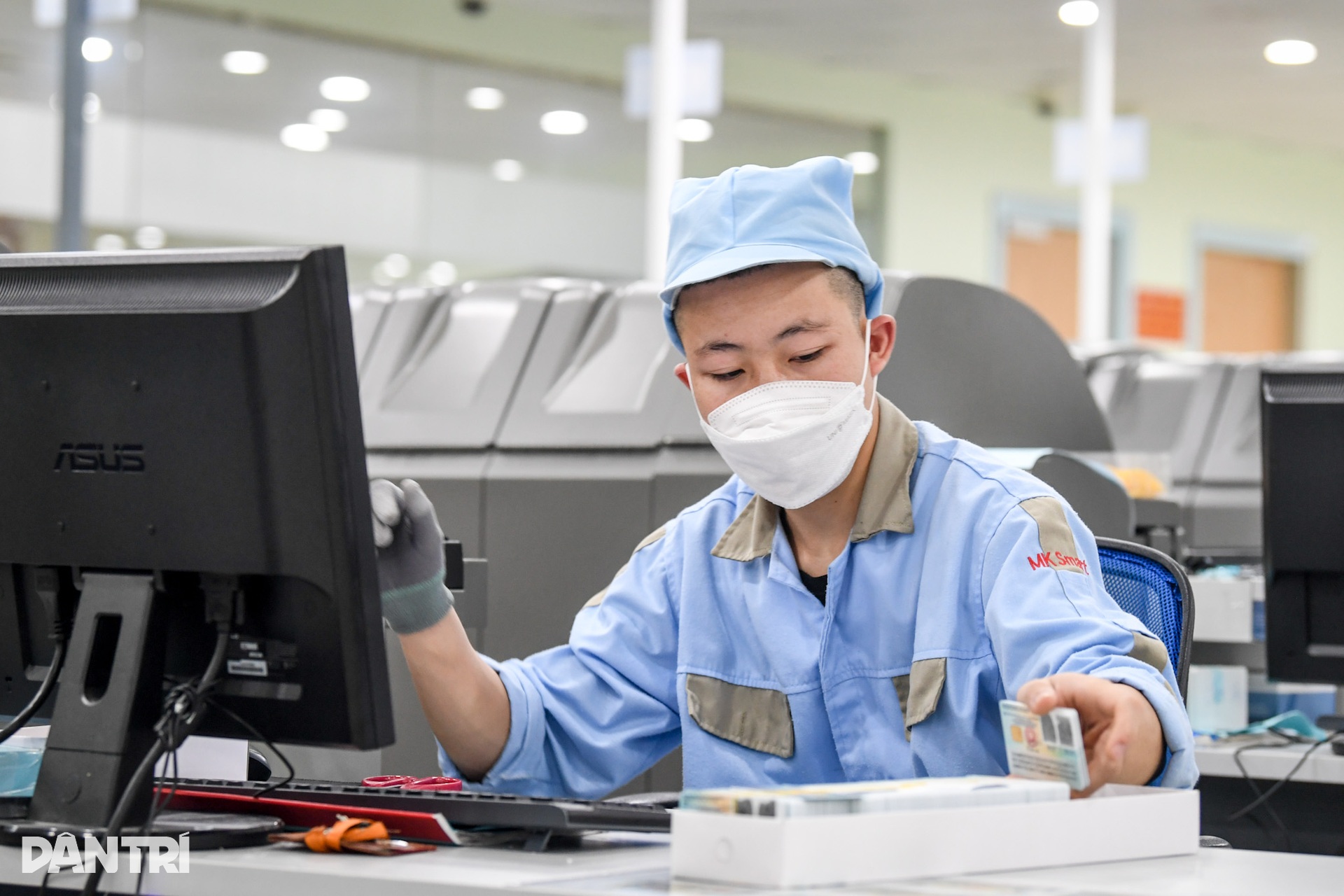 Khám phá bên trong nhà máy sản xuất căn cước công dân gắn chip - 7 Khám phá bên trong nhà máy sản xuất căn cước công dân gắn chip - 7