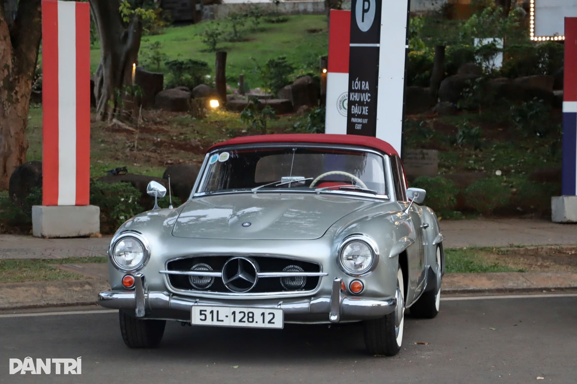 Ngắm dàn xe Mercedes-Benz cổ của ông Đặng Lê Nguyên Vũ - 3 Ngắm dàn xe Mercedes-Benz cổ của ông Đặng Lê Nguyên Vũ - 3