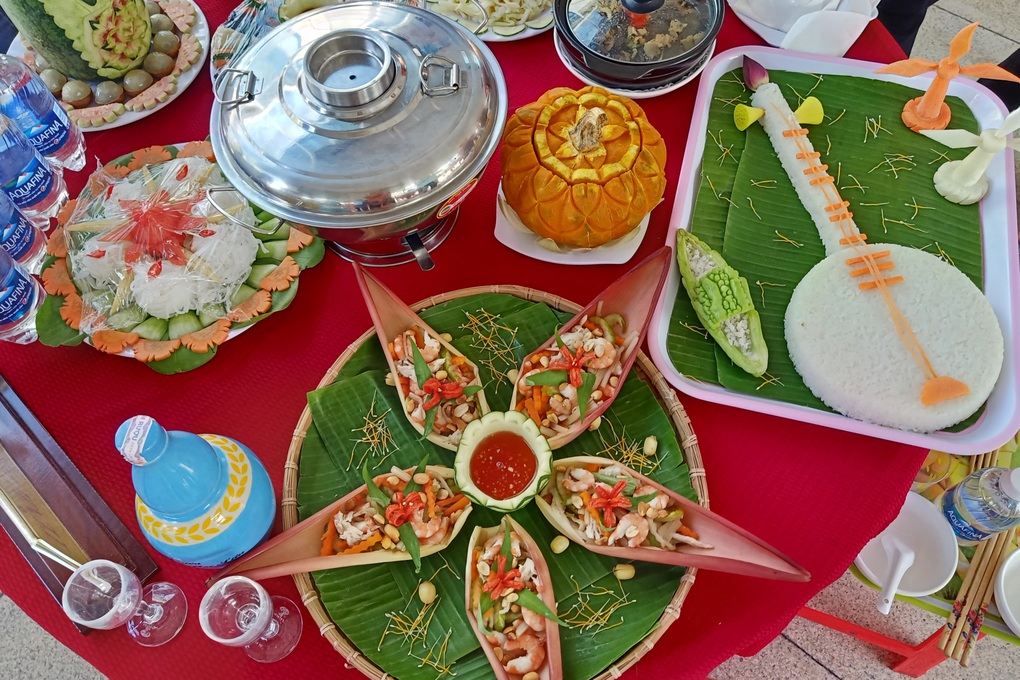 Gia đình miền Tây tụ hội cùng trổ tài nấu ăn, diễn văn nghệ, đấu bi sắt - 3 Gia đình miền Tây tụ hội cùng trổ tài nấu ăn, diễn văn nghệ, đấu bi sắt - 3